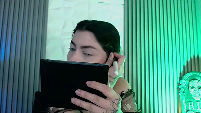 Snapshot of sophy_rock chatting on 10-27-25, 03:16 sophy rock online show from 10-27-25, 03:16