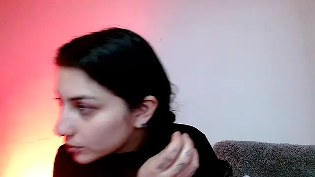 Snapshot of sophy_rock chatting on 11-06-25, 01:45 sophy rock online show from 11-06-25, 01:45