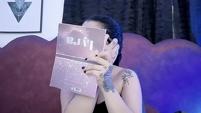 Snapshot of sophy_rock chatting on 04-20-26, 01:47 sophy rock online show from 04-20-26, 01:47