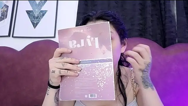 Snapshot of sophy_rock chatting on 05-09-26, 02:33 sophy rock online show from 05-09-26, 02:33