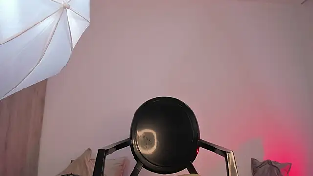 Snapshot of _miamadison chatting on 02-20-25, 11:53 miamadison online show from 02-20-25, 11:53