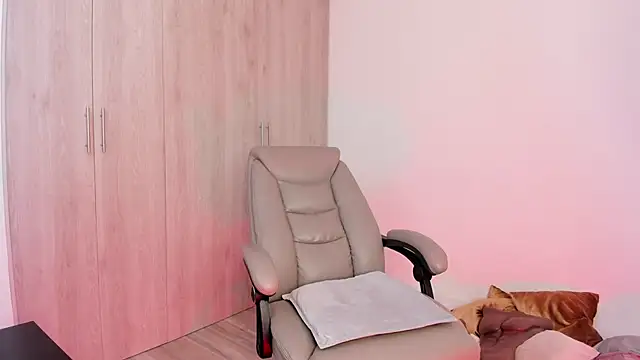 Snapshot of _miamadison chatting on 09-30-25, 02:05 miamadison online show from 09-30-25, 02:05