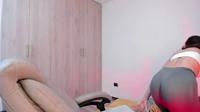 Snapshot of _miamadison chatting on 10-31-25, 02:23 miamadison online show from 10-31-25, 02:23