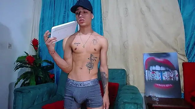 Snapshot of Leon_hot_X chatting on 12-21-24, 10:51 Leon hot X online show from 12-21-24, 10:51