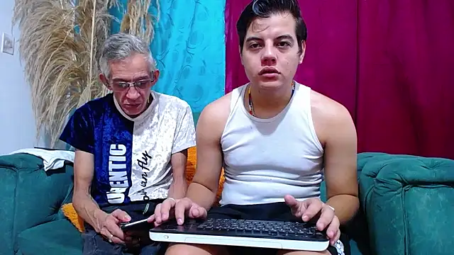 Snapshot of Leon_hot_X chatting on 01-12-25, 01:48 Leon hot X online show from 01-12-25, 01:48