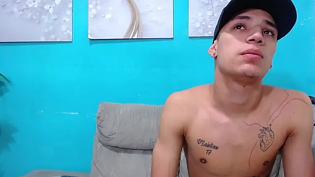 Snapshot of Leon_hot_X chatting on 01-12-25, 05:01 Leon hot X online show from 01-12-25, 05:01