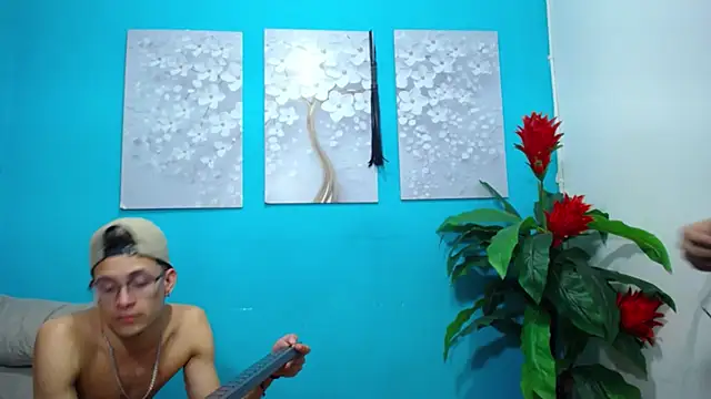 Snapshot of Leon_hot_X chatting on 01-14-25, 12:11 Leon hot X online show from 01-14-25, 12:11