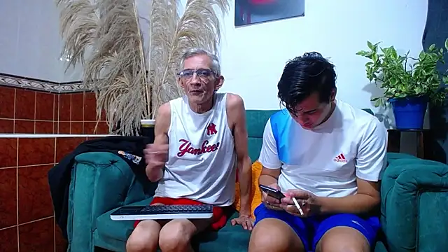 Snapshot of Leon_hot_X chatting on 01-20-25, 11:10 Leon hot X online show from 01-20-25, 11:10