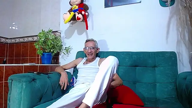 Snapshot of Leon_hot_X chatting on 02-23-25, 09:26 Leon hot X online show from 02-23-25, 09:26