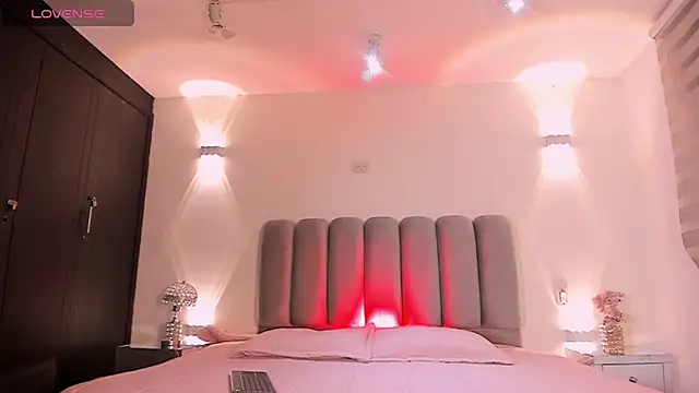 Agathaargent  online show from 03-25-26, 04:18