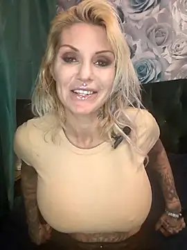 Ninasweden online show from 12-17-25, 09:10