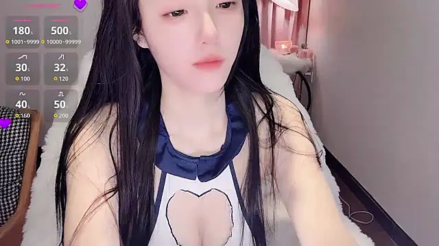 Snapshot of Duomiz chatting on 10-18-25, 11:33 Duomiz online show from 10-18-25, 11:33