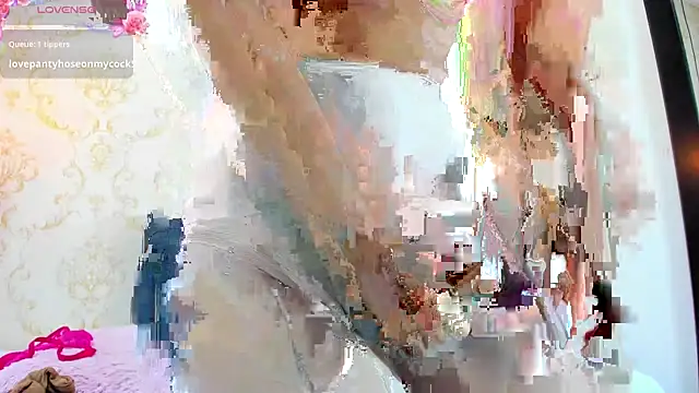 Snapshot of EIMY-ROBERTS chatting on 10-29-25, 08:32 EIMY-ROBERTS online show from 10-29-25, 08:32