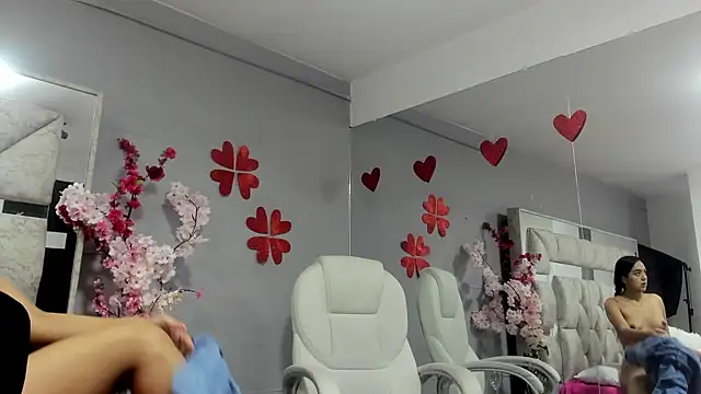 Sara Greey online show from 02-15-25, 01:05