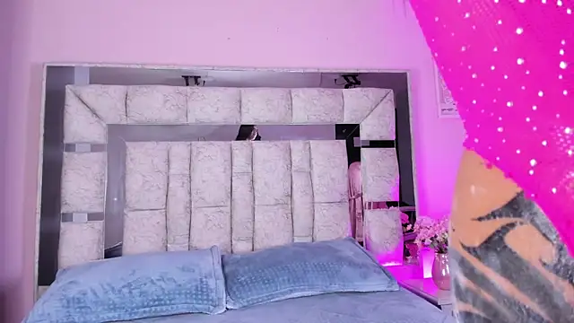 Sara Greey online show from 09-20-25, 03:13