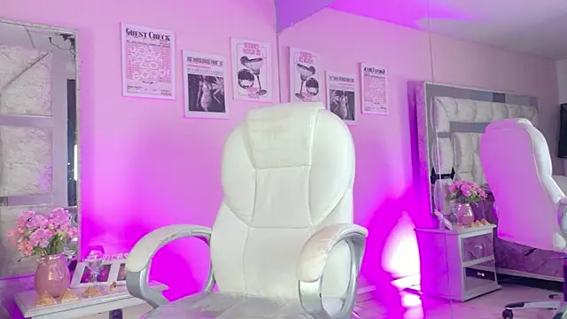 Sara Greey online show from 06-25-26, 02:10