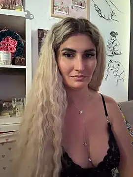 Snapshot of EvelynFrances chatting on 07-10-26, 01:14 EvelynFrances online show from 07-10-26, 01:14