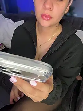 GabriellaFerrer online show from 11-26-25, 10:05