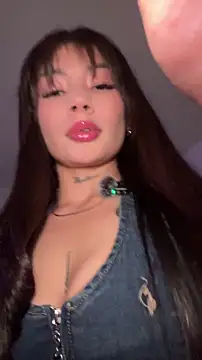 Snapshot of Roxanne_08 chatting on 05-02-26, 11:10 Roxanne 08 online show from 05-02-26, 11:10