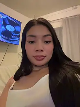 Snapshot of Roxanne_08 chatting on 05-29-26, 01:25 Roxanne 08 online show from 05-29-26, 01:25