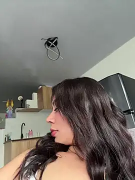 Snapshot of Roxanne_08 chatting on 06-25-26, 05:28 Roxanne 08 online show from 06-25-26, 05:28