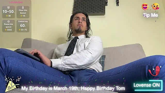 Snapshot of Tom_blunt96 chatting on 03-18-25, 05:20 Tom blunt96 online show from 03-18-25, 05:20