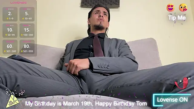 Snapshot of Tom_blunt96 chatting on 03-19-25, 04:03 Tom blunt96 online show from 03-19-25, 04:03