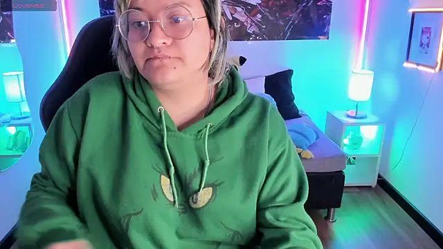 lucky-leah online show from 09-12-25, 03:50