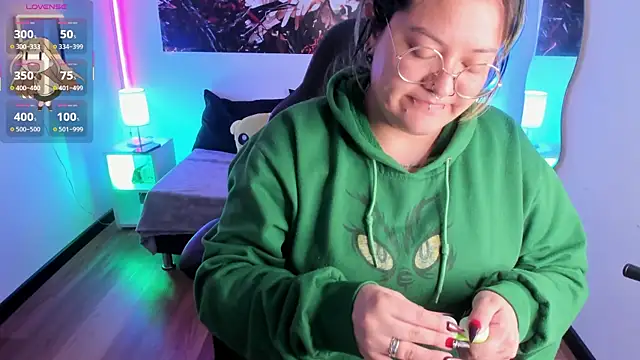 lucky-leah online show from 11-18-25, 04:17