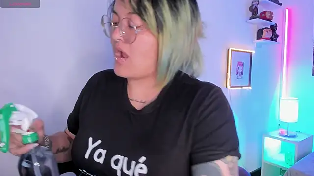 lucky-leah online show from 12-21-25, 04:19