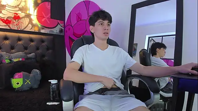 Santi delacruz online show from 12-04-24, 01:42