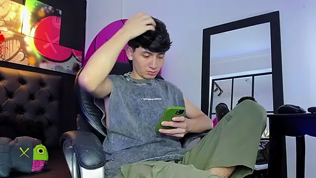 Santi delacruz online show from 02-25-25, 02:44