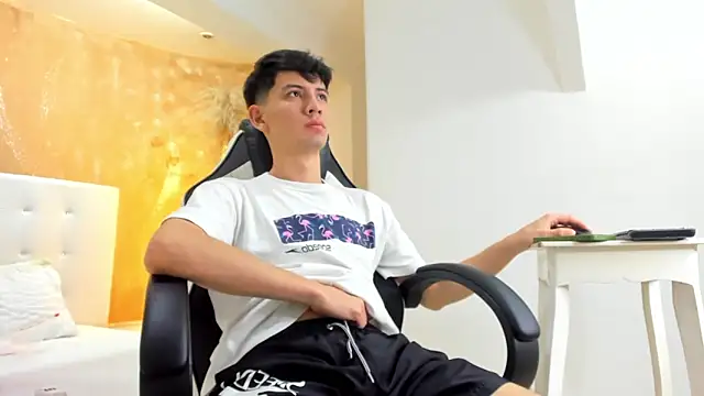 Santi delacruz online show from 03-22-25, 04:04