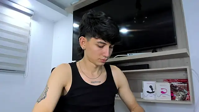 Santi delacruz online show from 10-03-25, 05:15