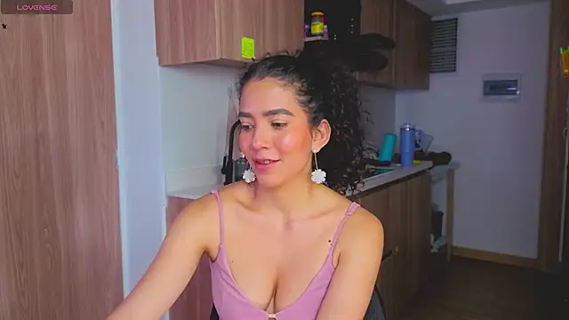 Snapshot of arteverena chatting on 05-19-26, 06:14 arteverena online show from 05-19-26, 06:14