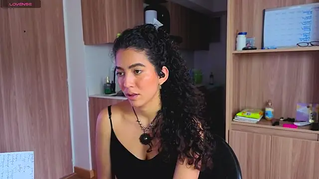 Snapshot of arteverena chatting on 05-26-26, 06:04 arteverena online show from 05-26-26, 06:04