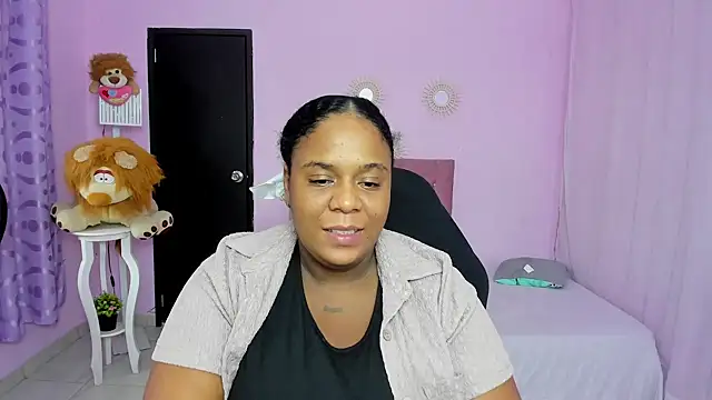 Snapshot of bbw_charlote chatting on 03-15-26, 12:00 bbw charlote online show from 03-15-26, 12:00