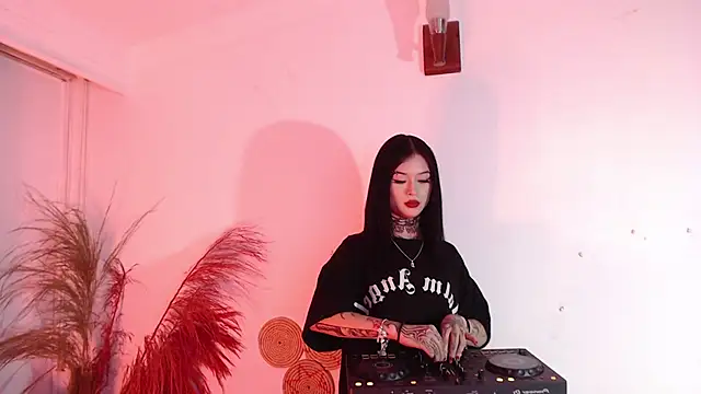 Isabella  dark online show from 01-03-25, 10:19