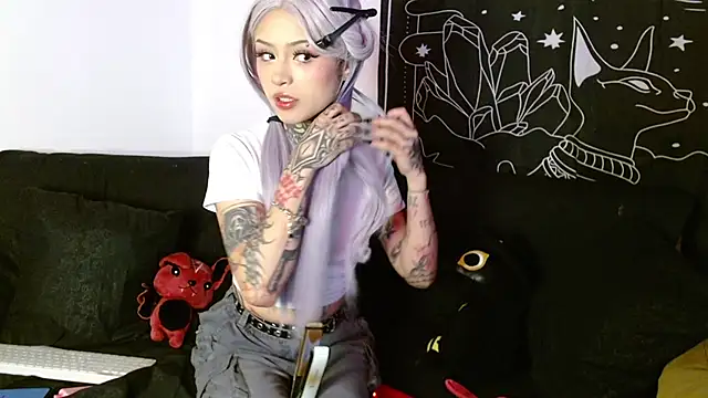 Isabella  dark online show from 10-25-25, 10:15