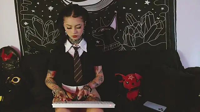 Isabella  dark online show from 10-30-25, 09:48