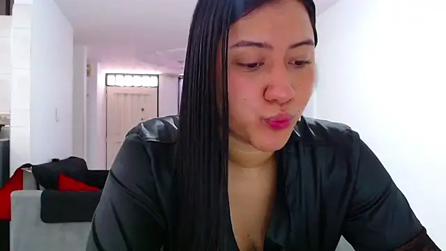 LuciaTomson online show from 05-21-26, 04:03