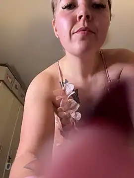 Snapshot of xxcurvyjessiexx chatting on 11-03-25, 07:59 xxcurvyjessiexx online show from 11-03-25, 07:59