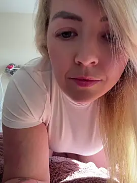 Snapshot of xxcurvyjessiexx chatting on 04-06-26, 02:40 xxcurvyjessiexx online show from 04-06-26, 02:40