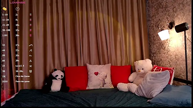 FreyaRaya online show from 05-13-26, 03:37