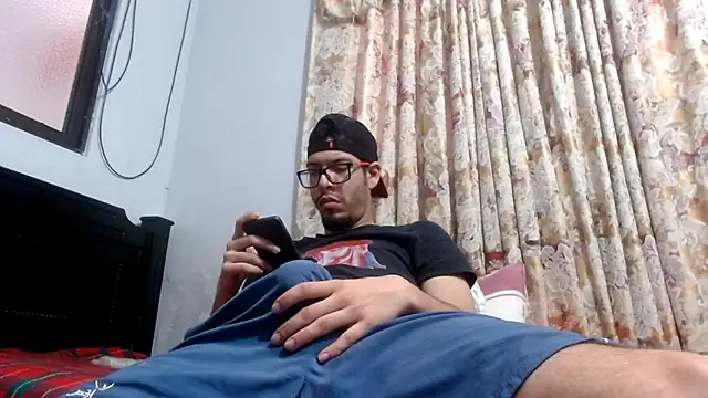Snapshot of gollfather13 chatting on 03-15-25, 03:27 gollfather13 online show from 03-15-25, 03:27