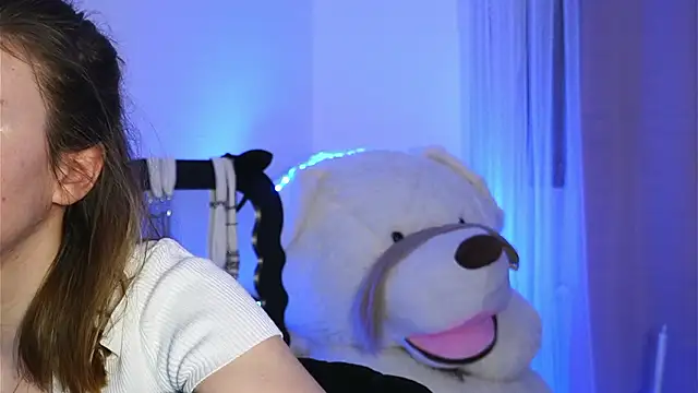 ivyleague  online show from 03-21-26, 06:22