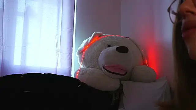 ivyleague  online show from 05-18-26, 04:07