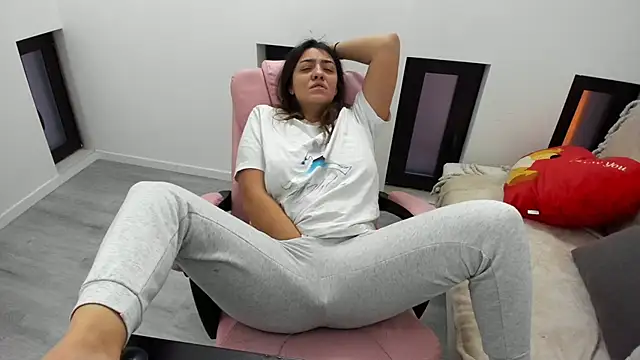 Dyana Kaylinn online show from 01-13-26, 05:35