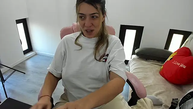 Dyana Kaylinn online show from 05-04-26, 05:03