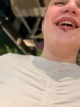 Snapshot of JessiMur chatting on 09-25-25, 04:05 JessiMur online show from 09-25-25, 04:05